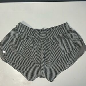 Lululemon Hotty Hot Low rise lined shorts